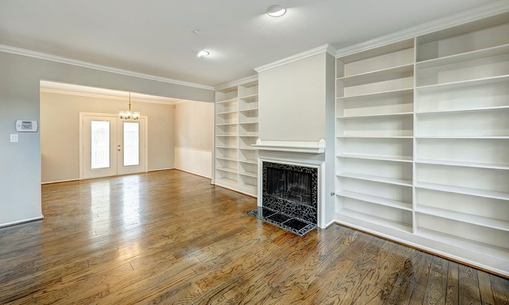 1204 Fountain View Dr, Houston, TX 77057-2204