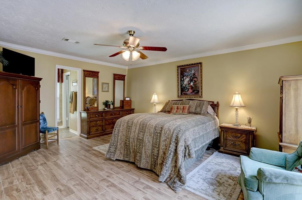 2218 Gray Fls Dr, Houston TX  77077-6500 exterior
