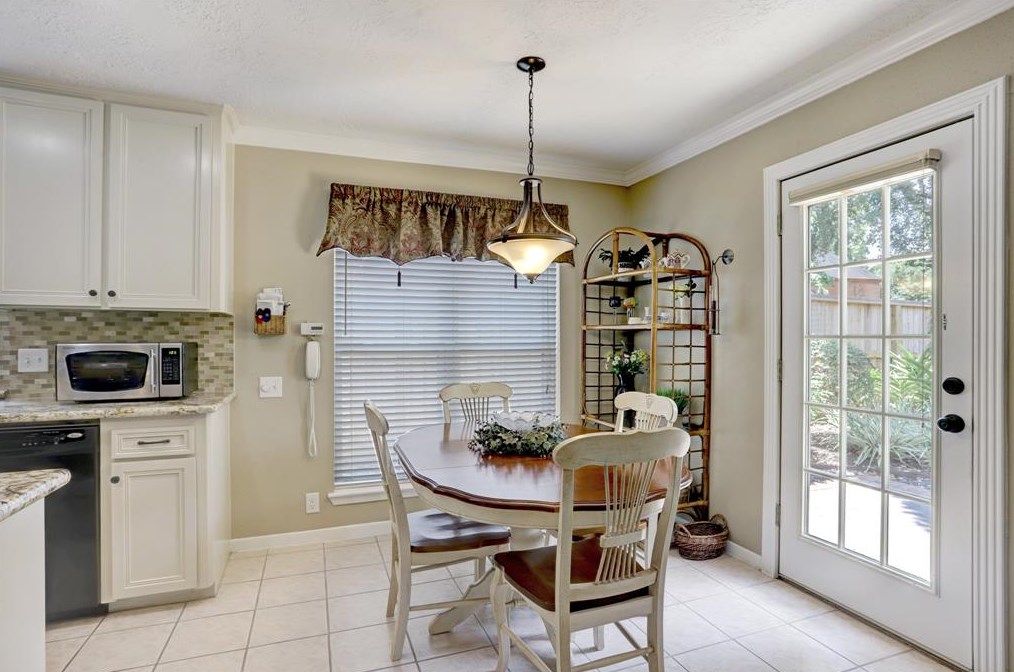 2218 Gray Fls Dr, Houston TX  77077-6500 exterior