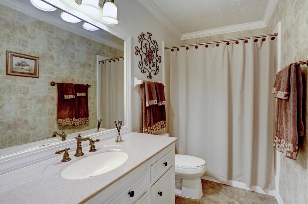 2218 Gray Fls Dr, Houston TX  77077-6500 exterior