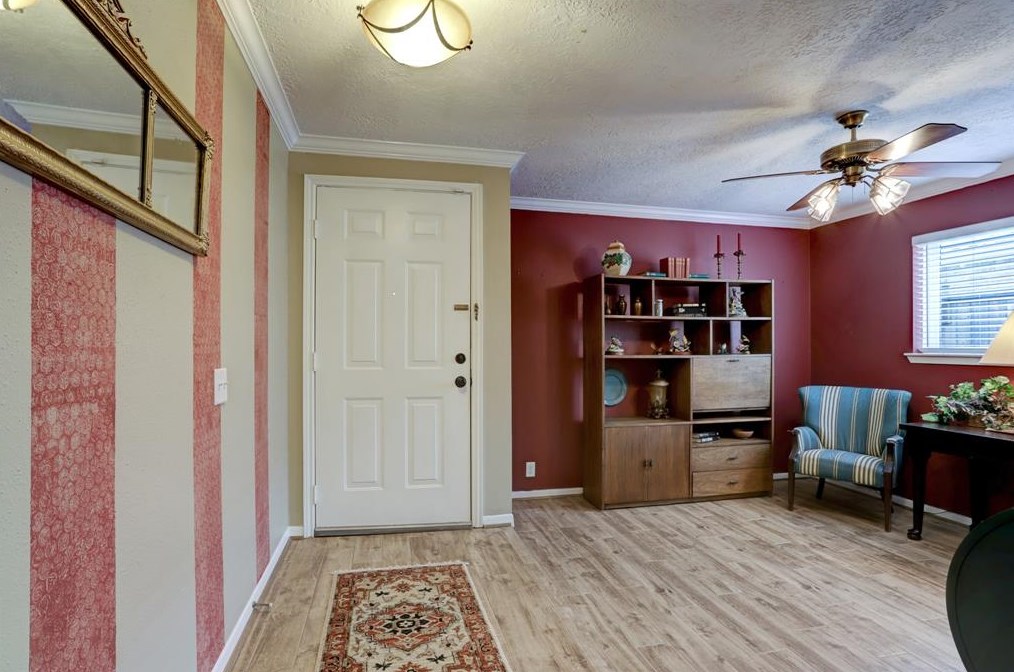 2218 Gray Falls Dr, Houston, TX 77077-6112