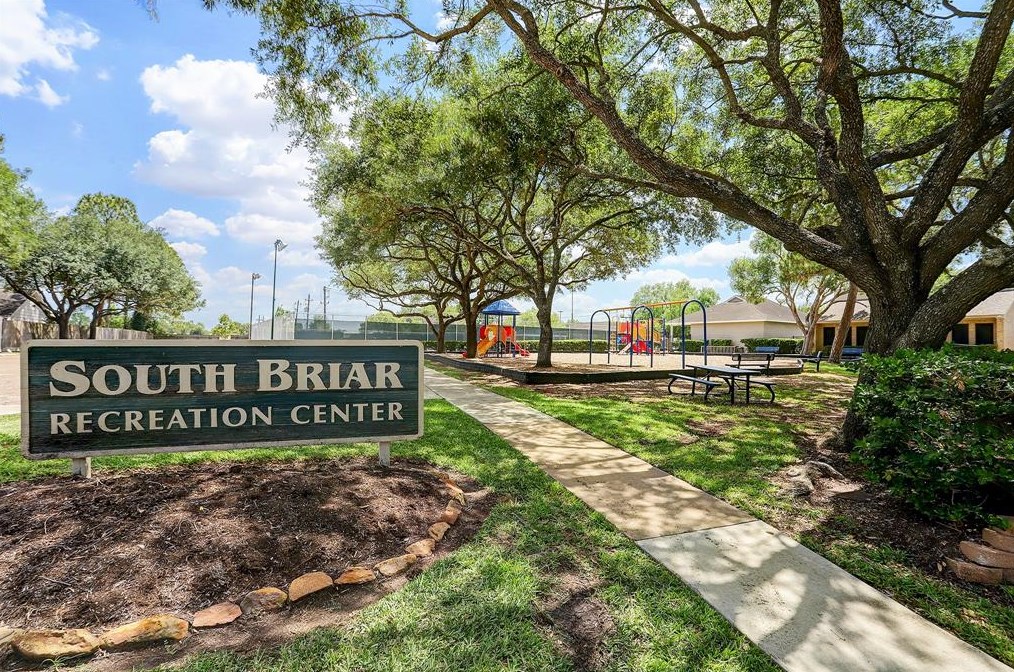 2218 Gray Fls Dr, Houston TX  77077-6500 exterior