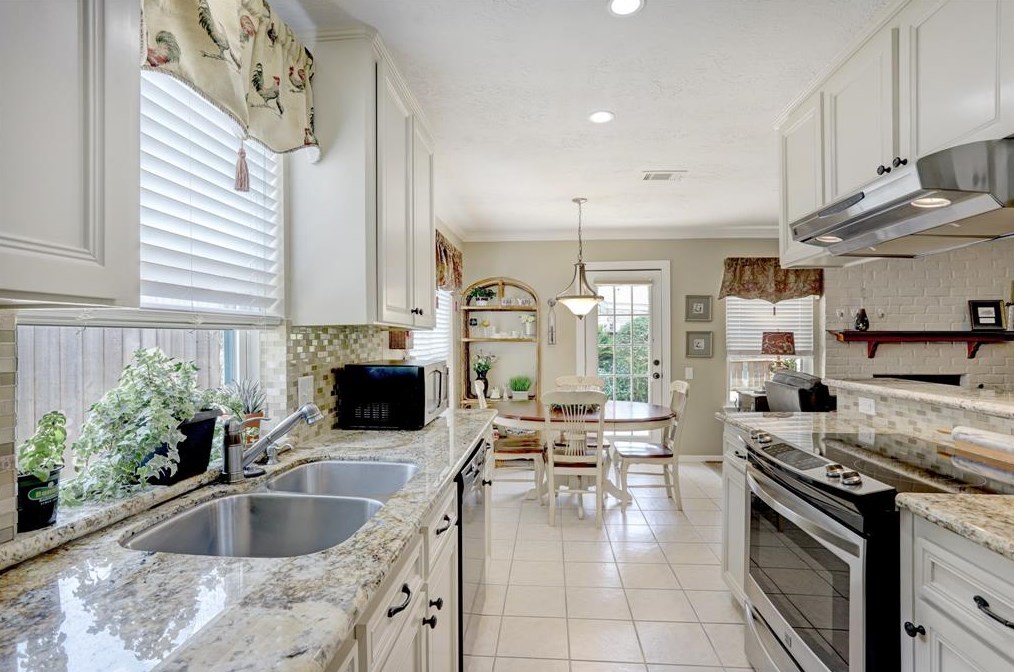 2218 Gray Falls Dr, Houston TX  77077-6112 exterior