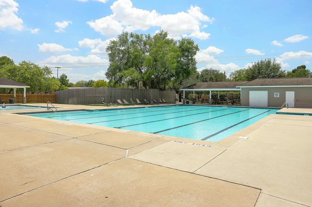2218 Gray Fls Dr, Houston TX  77077-6500 exterior