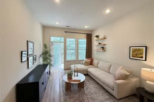 641 W Crosstimbers St, Houston, TX 77018 - Photo 2