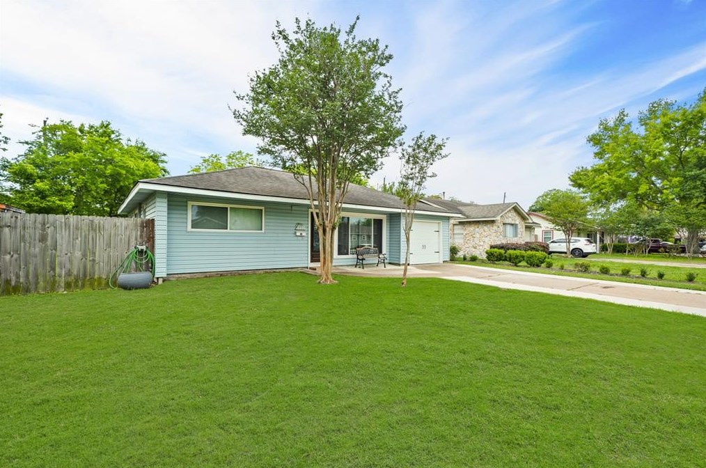 6339 Feldspar St, Houston TX  77092-4716 exterior