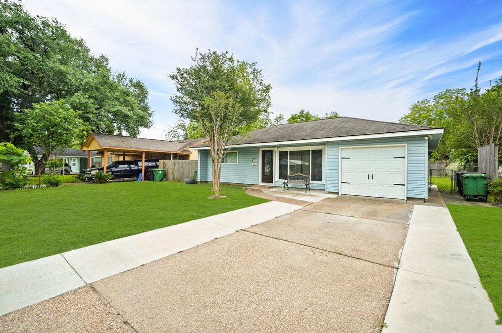 6339 Feldspar St, Houston, TX 77092