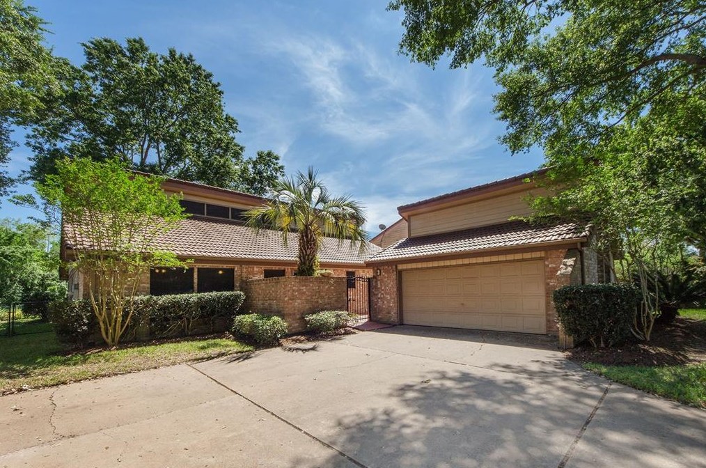 5831 Arncliffe Dr, Houston, TX 77088