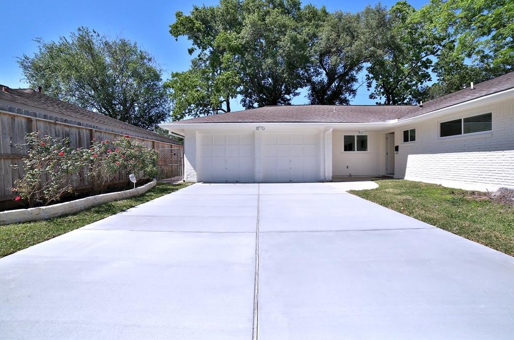 5330 Creekbend Dr, Houston, TX 77096
