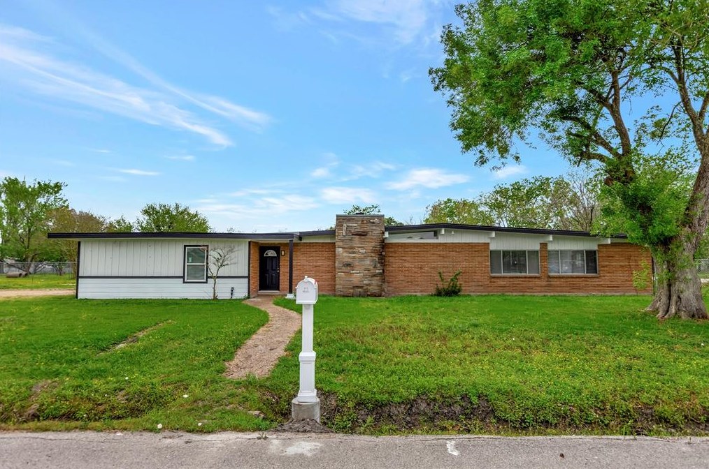 9010 Freeland St, Houston, TX 77075