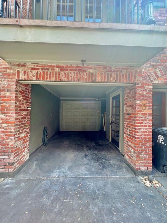 2352 Camden Dr, Houston, TX 77021-1055