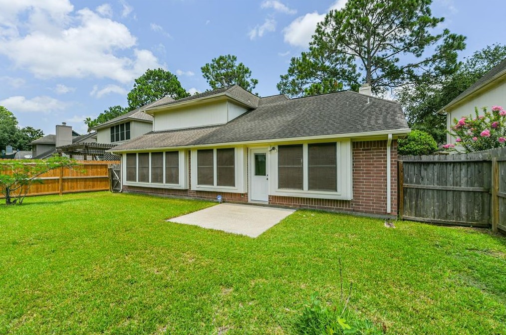 14326 Sun Harbor Dr, Houston, TX 77062-2023