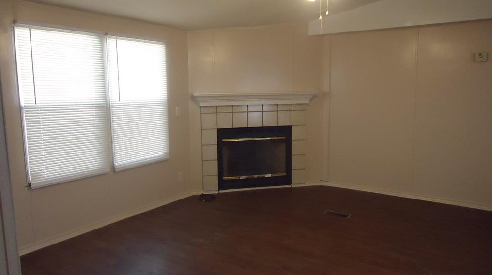 108 Gossett St #b, Highlands, TX 77562