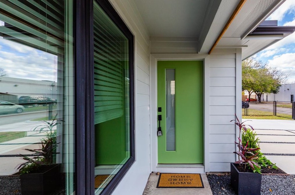 910 Algregg St, Houston, TX 77009-4401