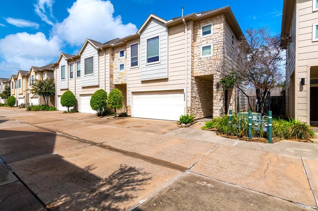 3820 Centerplaza Dr, Houston, TX 77007