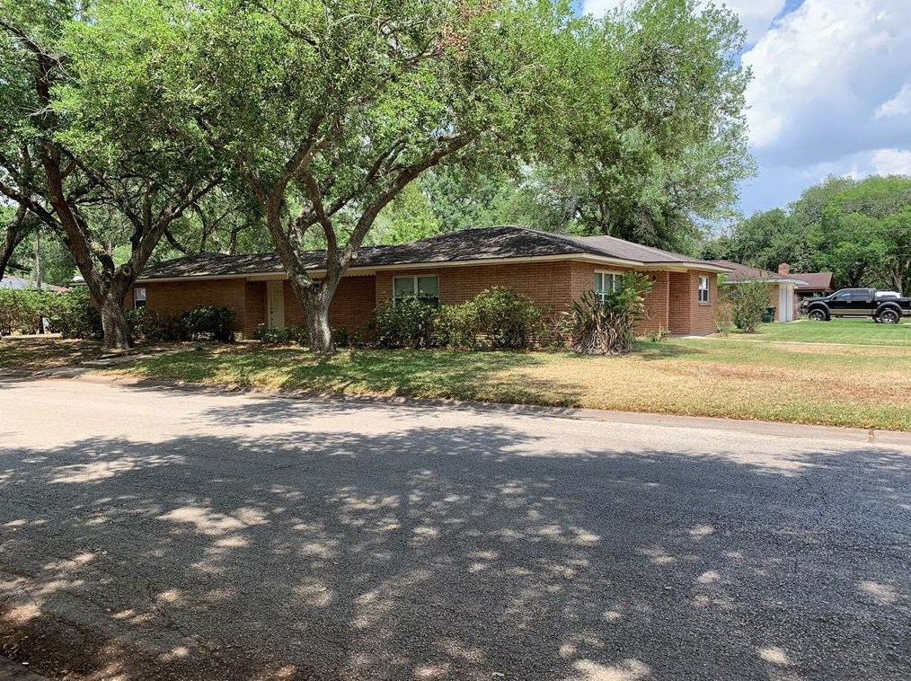 608 Hefner St, Jones Creek, TX 77437-2004