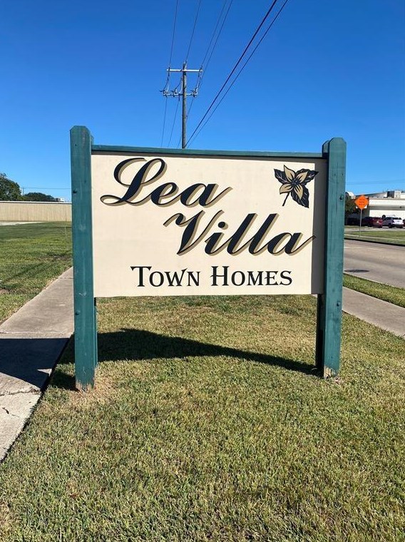 101 E Hospital Dr Apt 9, Angleton, TX 77515