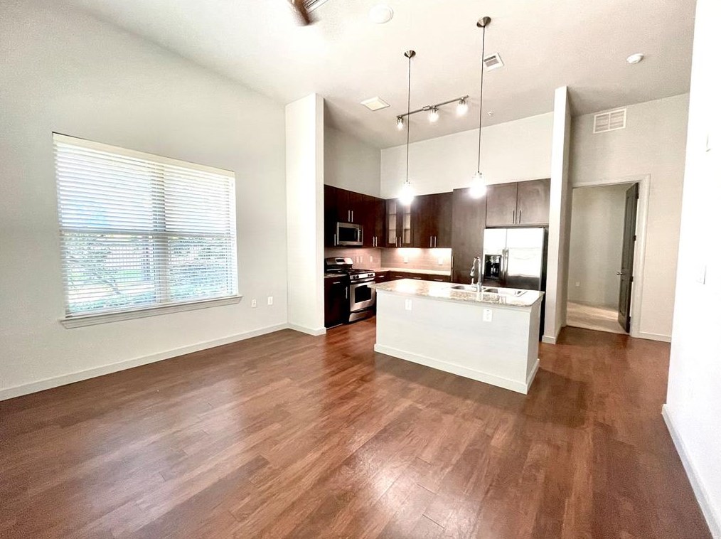 2525 Mccue Rd #427, Houston, TX 77056