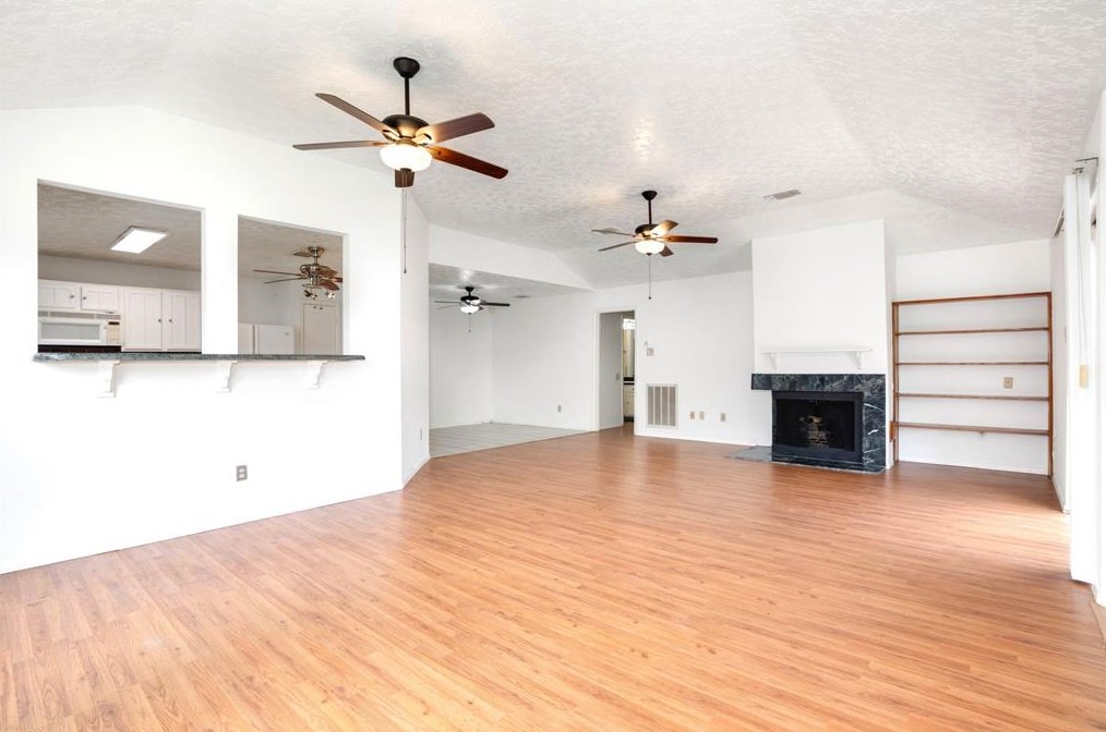 16006 Los Altos Dr, Houston TX  77083-2931 exterior