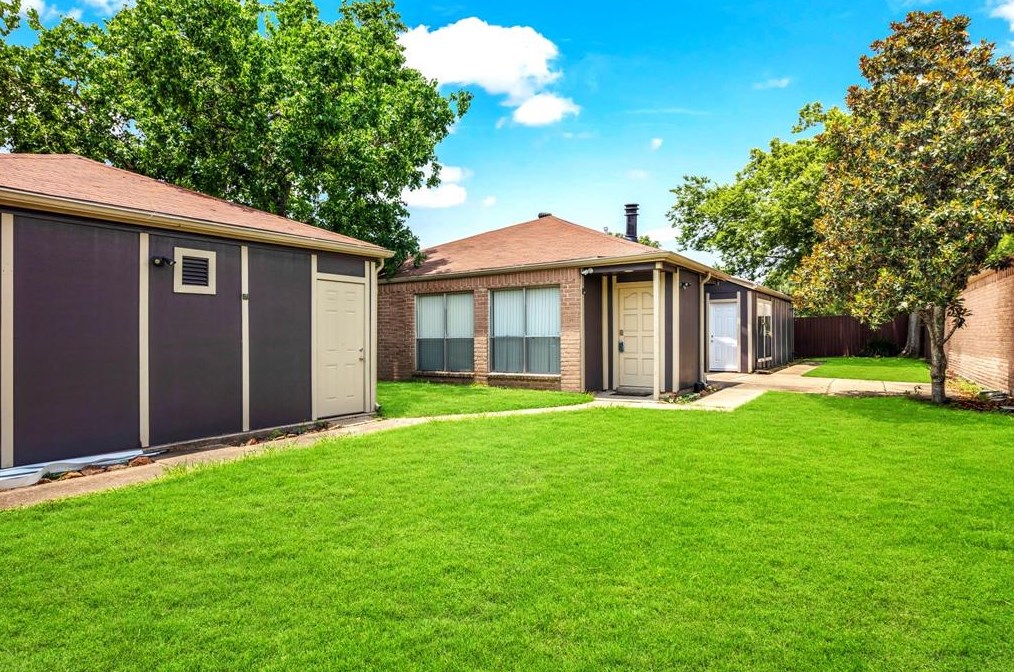 16006 Los Altos Dr, Houston, TX 77083-2931