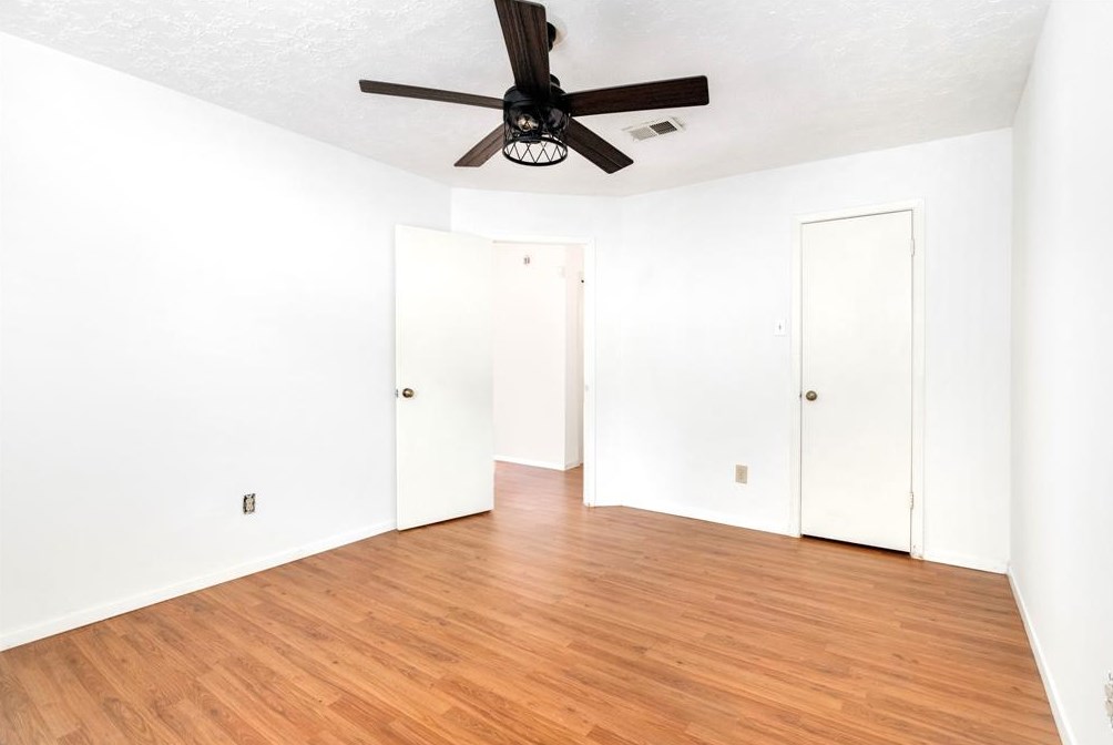 16006 Los Altos Dr, Houston TX  77083-2931 exterior