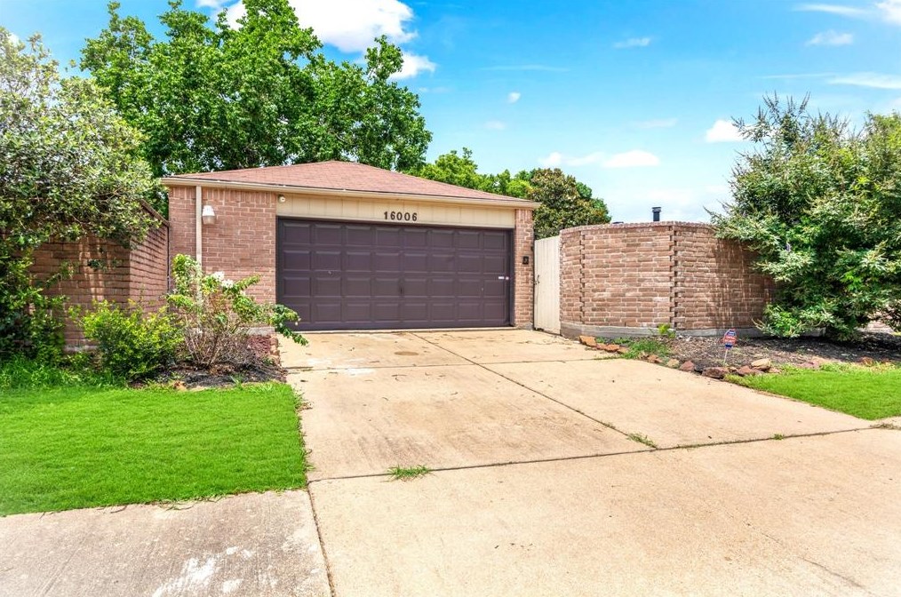 16006 Los Altos Dr, Houston TX  77083-2931 exterior