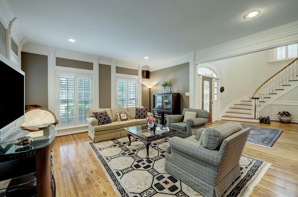 21 Woodsborough Cir, Houston TX  77055-7534 exterior