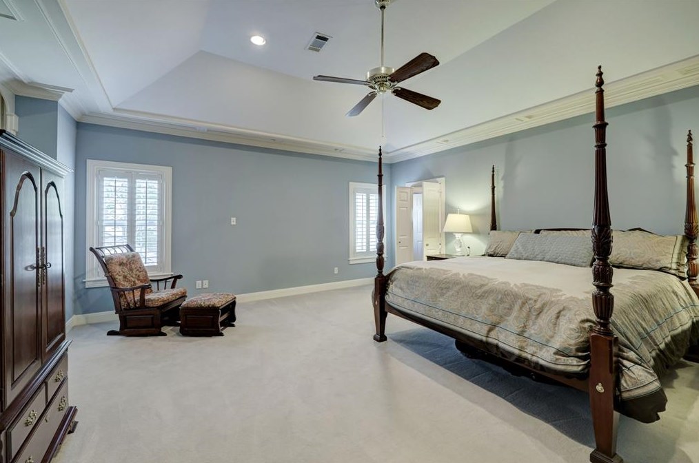 21 Woodsborough Cir, Houston TX  77055-7534 exterior