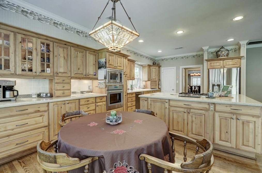 21 Woodsborough Cir, Houston TX  77055-7534 exterior