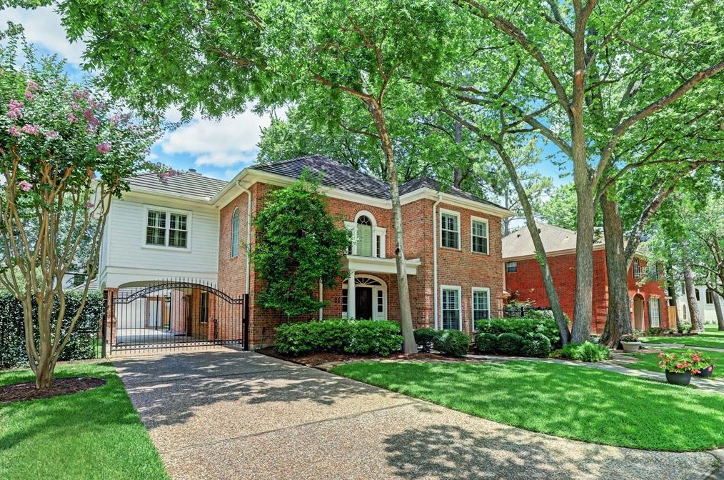 21 Woodsborough Cir, Houston, TX 77055-7533