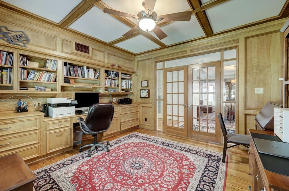 21 Woodsborough Cir, Houston TX  77055-7534 exterior