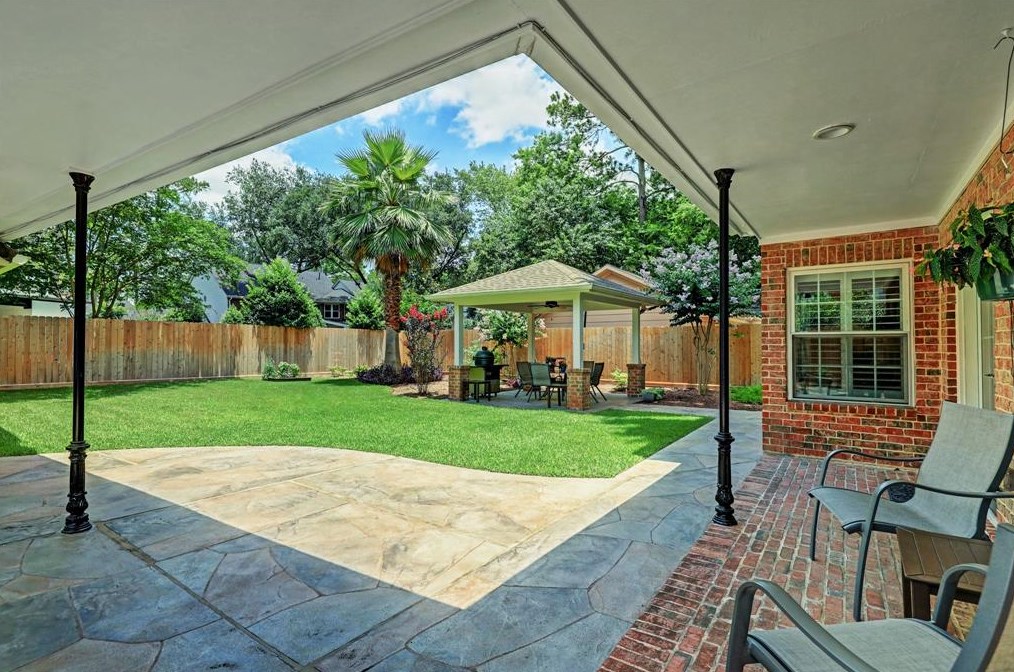 21 Woodsborough Cir, Houston TX  77055-7534 exterior