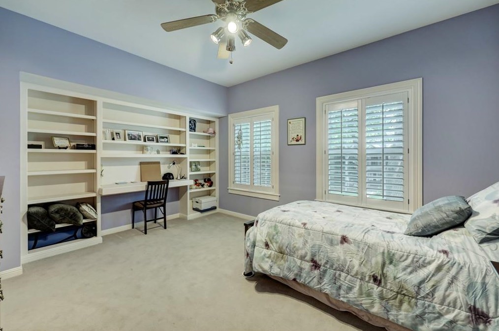 21 Woodsborough Cir, Houston TX  77055-7534 exterior