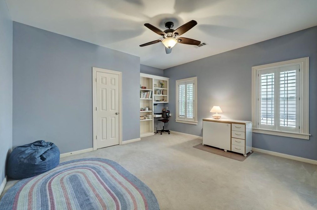 21 Woodsborough Cir, Houston TX  77055-7534 exterior