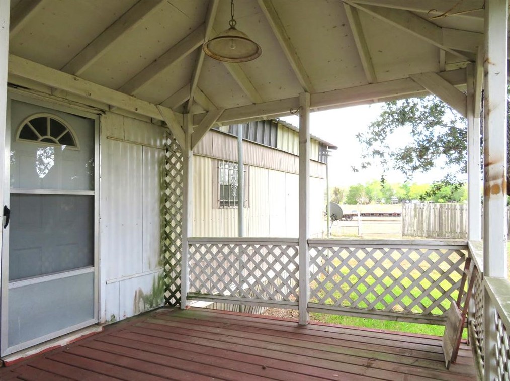 6190 N Fm 441 Rd, Jones Creek, TX 77437