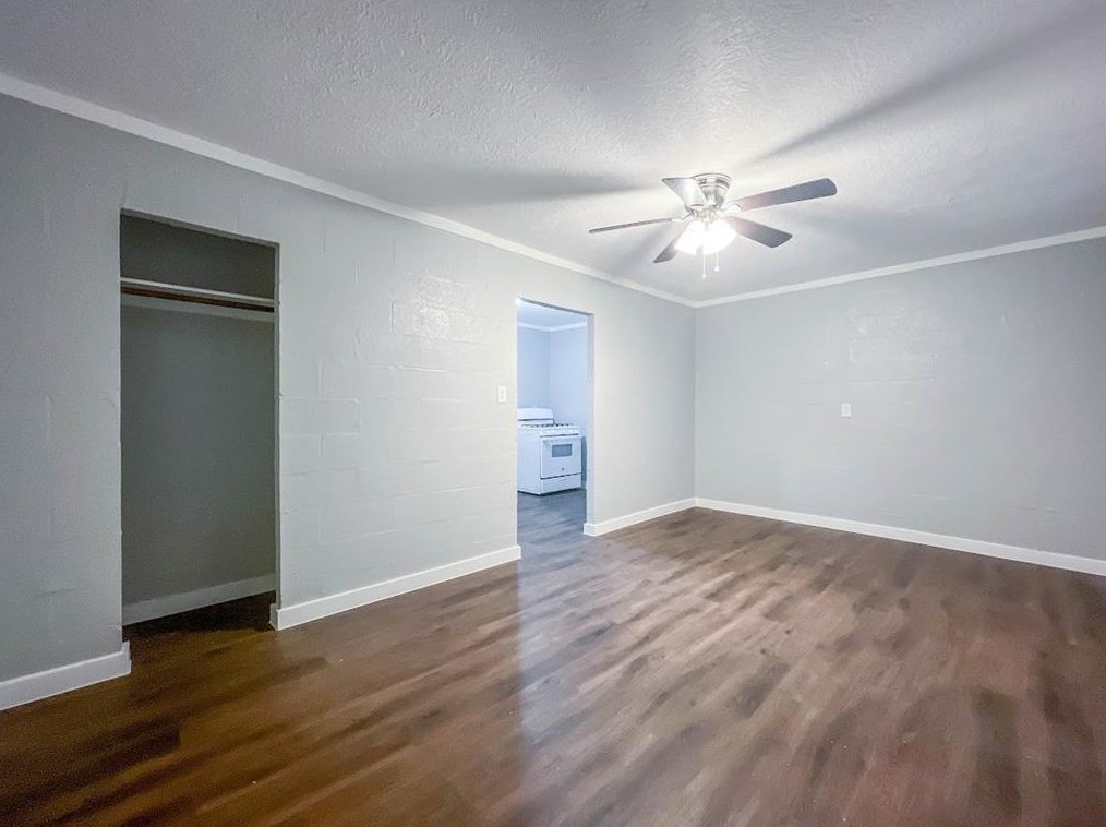 415 N Beauregard St #17, Alvin, TX 77511