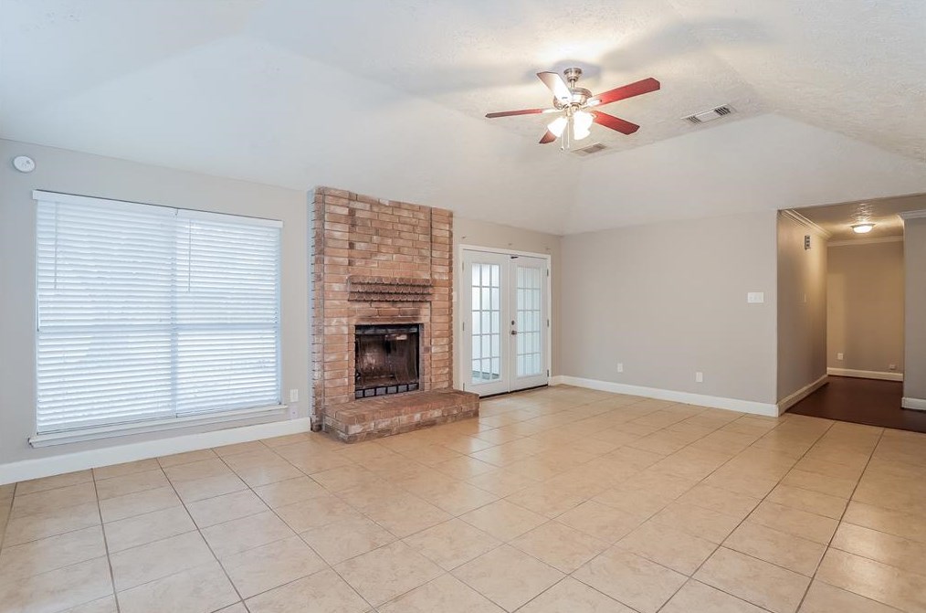 2922 Laurelridge Dr, League City, TX 77573