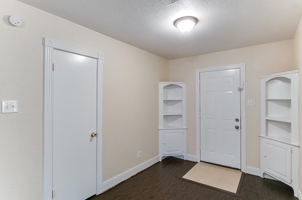 15 16th St N, Texas City, TX 77590