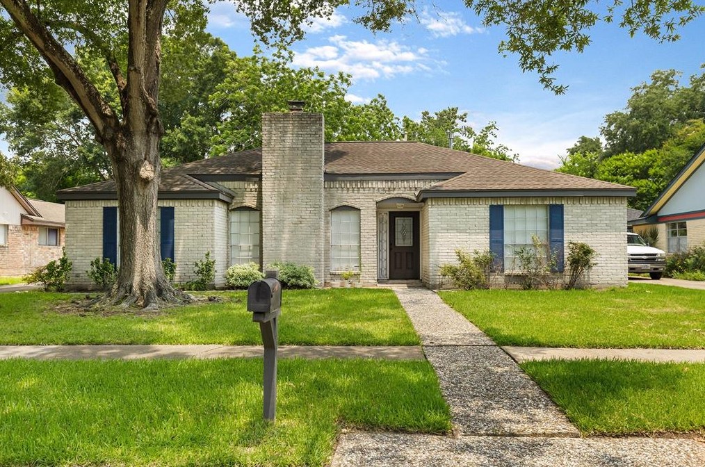 16419 Brambling Dr, Houston, TX 77059-6035