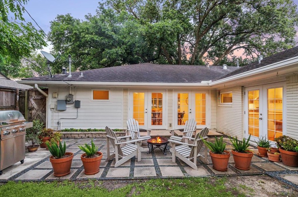 3114 Suffolk Dr, Houston, TX 77027-5717