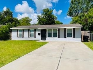 8154 Sandhurst Dr, Houston, TX 77033