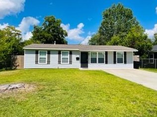 8154 Sandhurst Dr, Houston TX  77033-3022 exterior