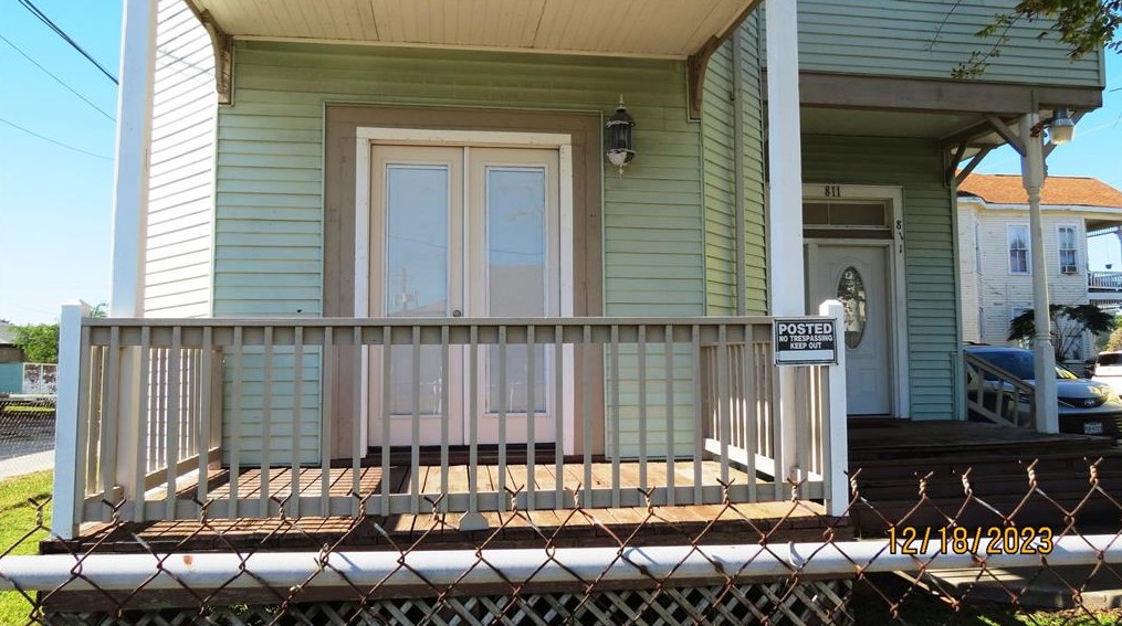 811 28th St, Galveston TX  77550-2122 exterior