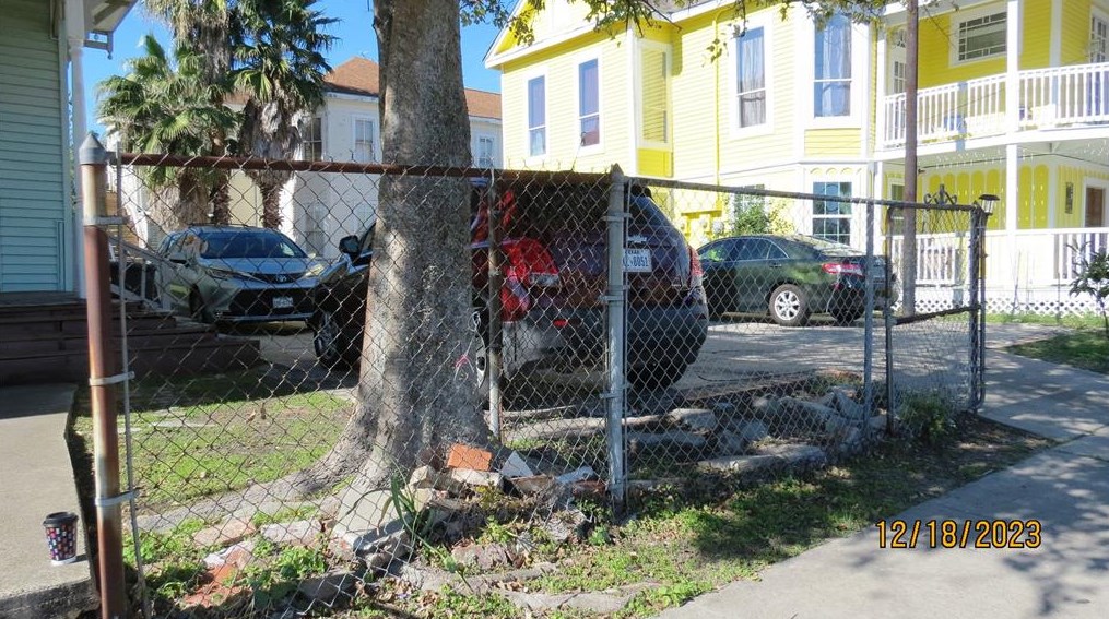 811 28th St, Galveston TX  77550-2122 exterior