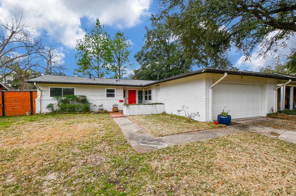 5447 Creekbend Dr, Houston, TX 77096