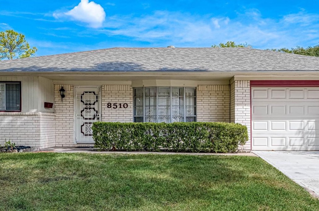 8510 Roos Rd, Houston, TX 77036-5546
