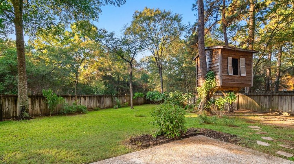 12 Morning Frst Ct, Spring TX 77381-2854 exterior