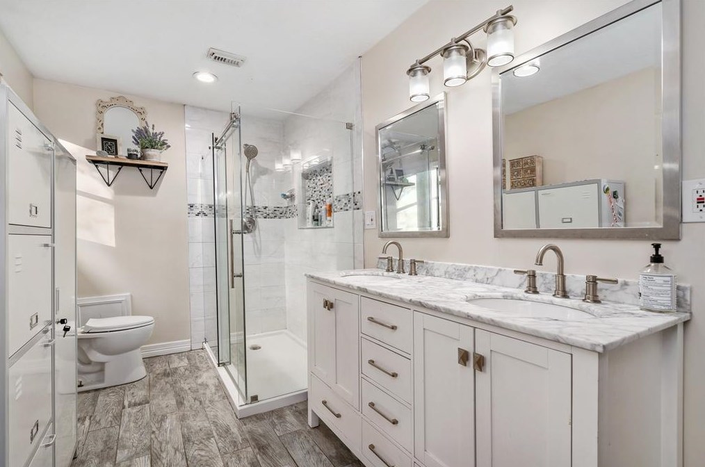 12 Morning Frst Ct, Spring TX 77381-2854 exterior