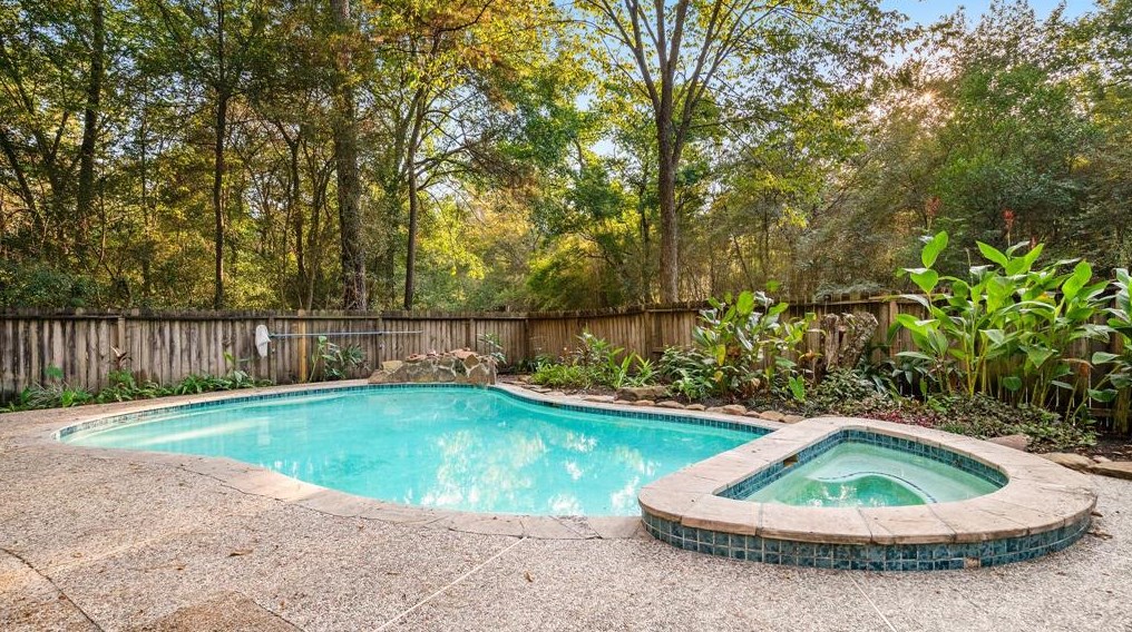 12 Morning Frst Ct, Spring TX 77381-2854 exterior