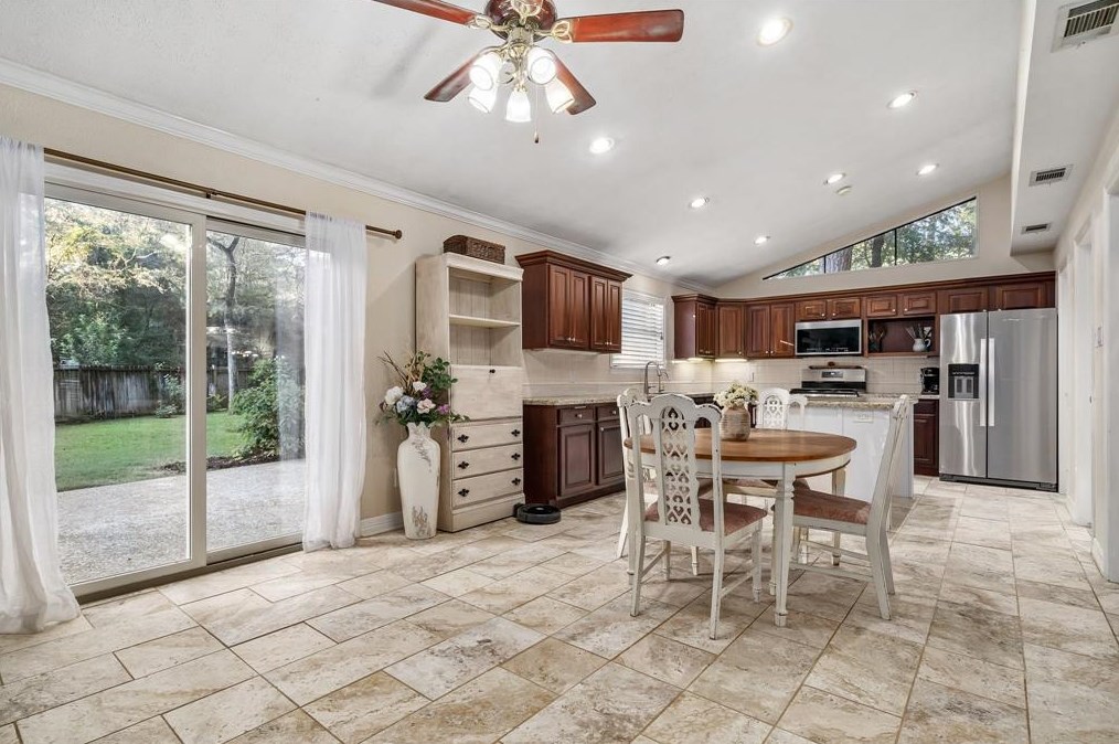 12 Morning Frst Ct, Spring TX 77381-2854 exterior